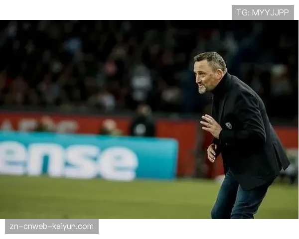 官方:朗斯主帅弗兰克-海斯宣布将在赛季结束后离任 官方:朗斯主帅弗兰克-海斯宣布将在赛季结束后离任